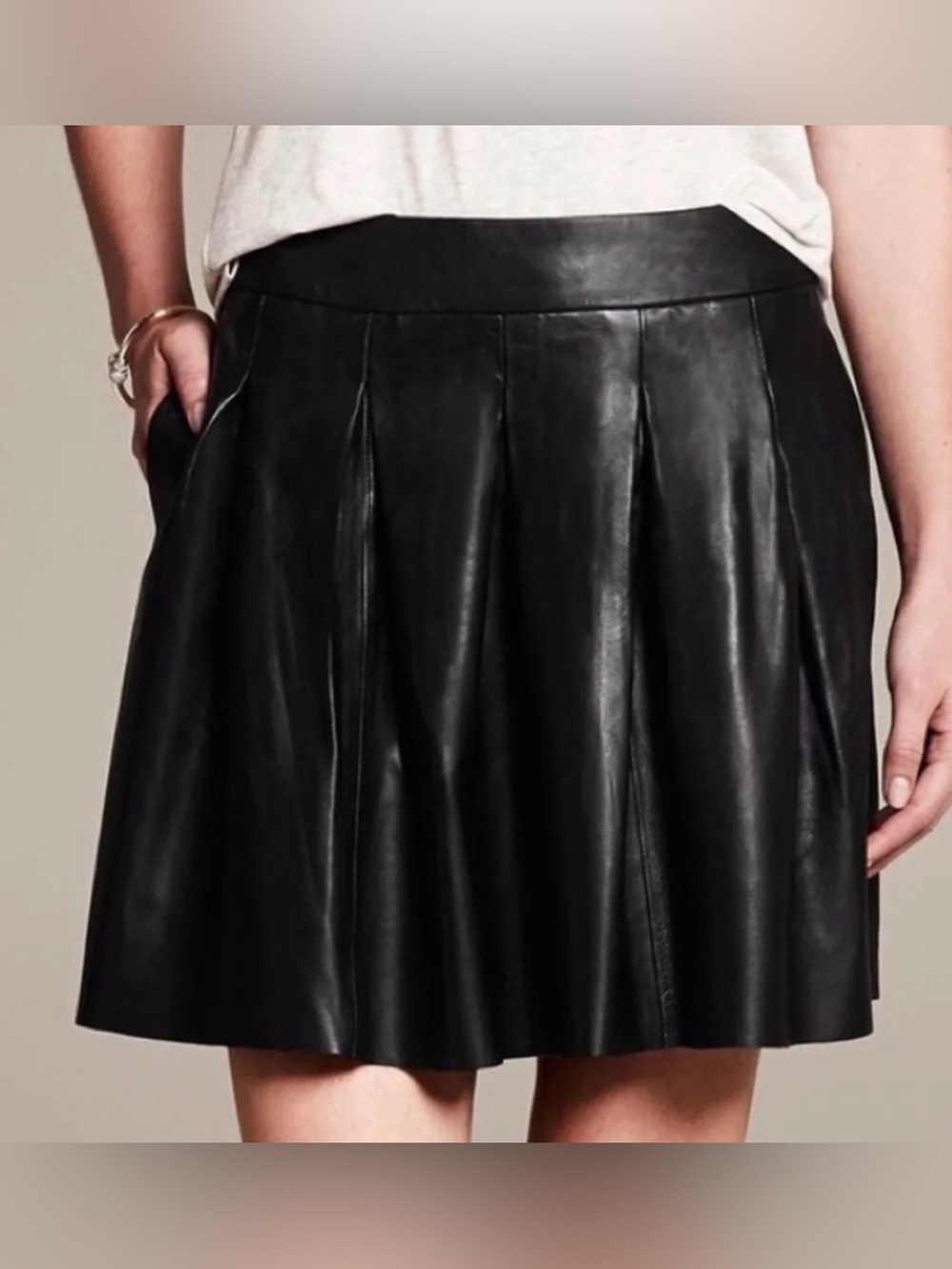 BANANA REPUBLIC authentic lambskin Leather Pleated Skater Skirt, sz 2P